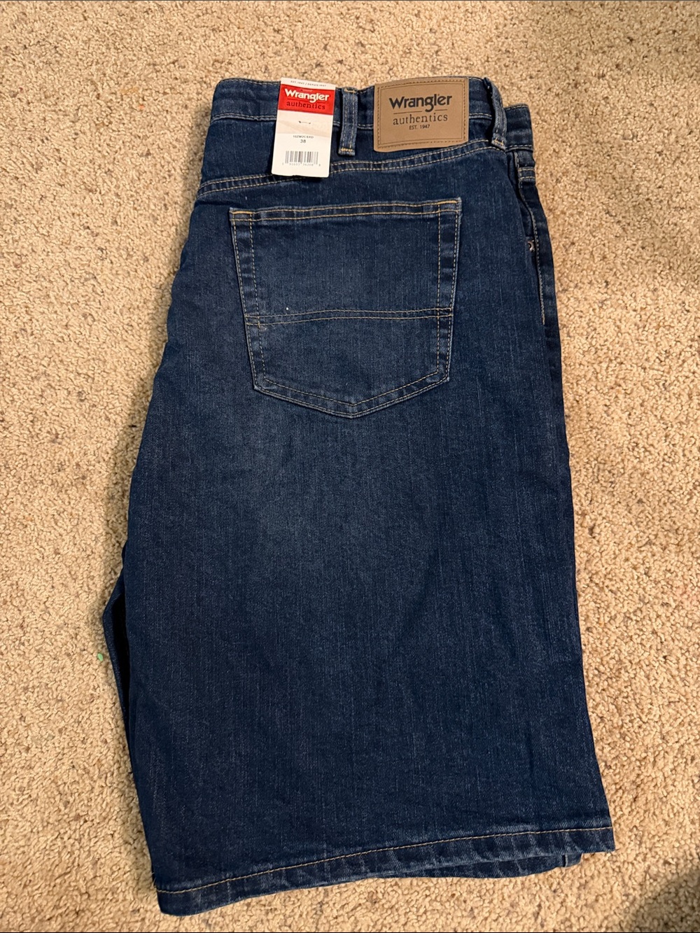 Wrangler Men’s Dark Blue Denim Jean shorts - Classic Fit size 38